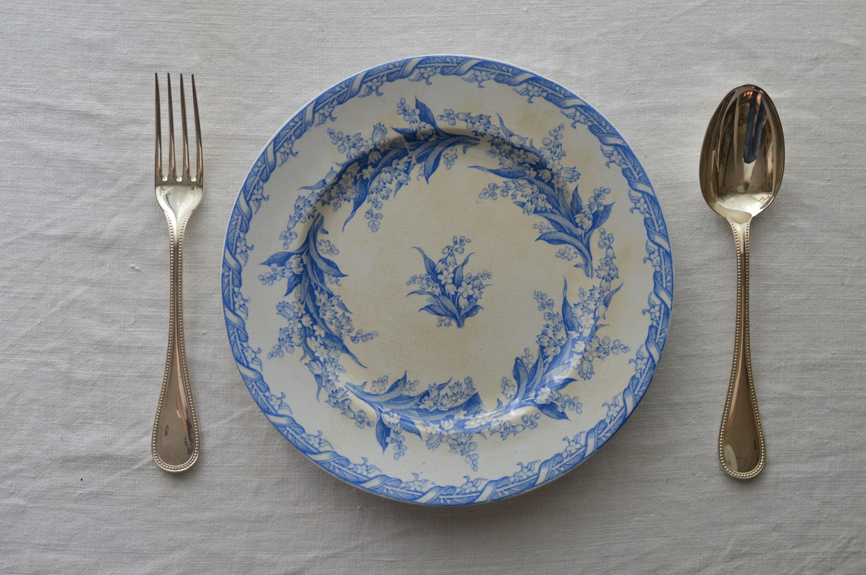 青いスズランの平皿 France – Tsubame Märkt