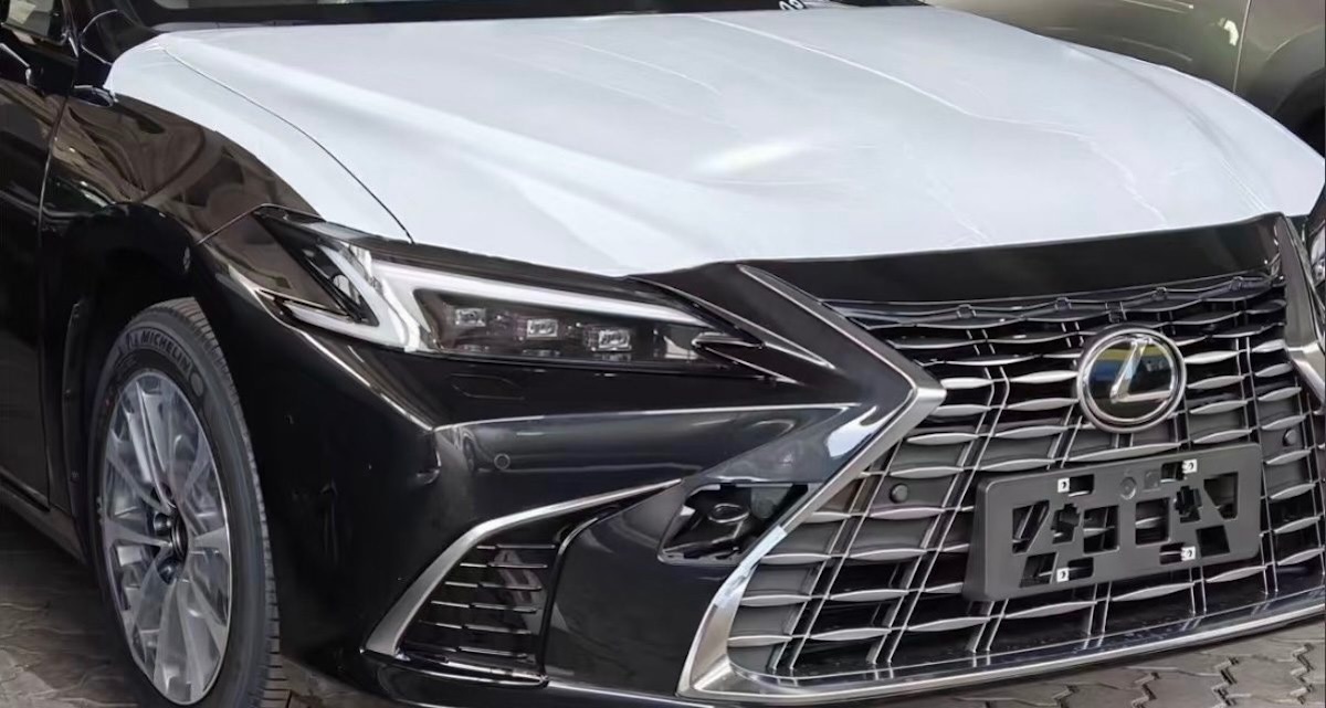 新型レクサスESの画像リーク：ヘッドライトにはブーメランのようなZ型