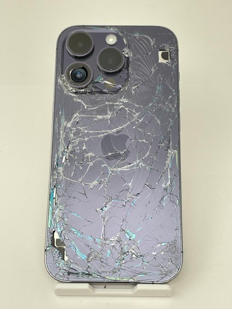 表も裏もバキバキに割れてしまった iPhone14 Pro 256GBお買取させて