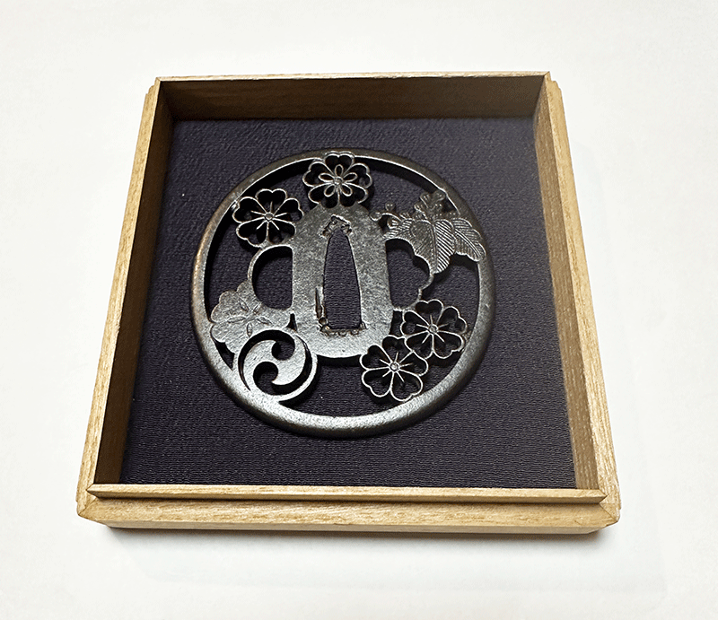 藤八 紋散透鐔Tsuba Tohachi Monchirashi design | 日本刀買取 販売