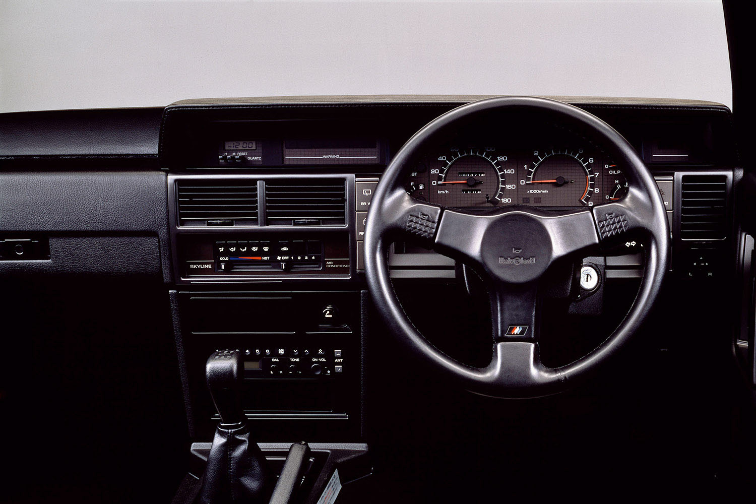 一生モノのステアリングは「ナルディ」と「モモ」！ ロングセラー製品