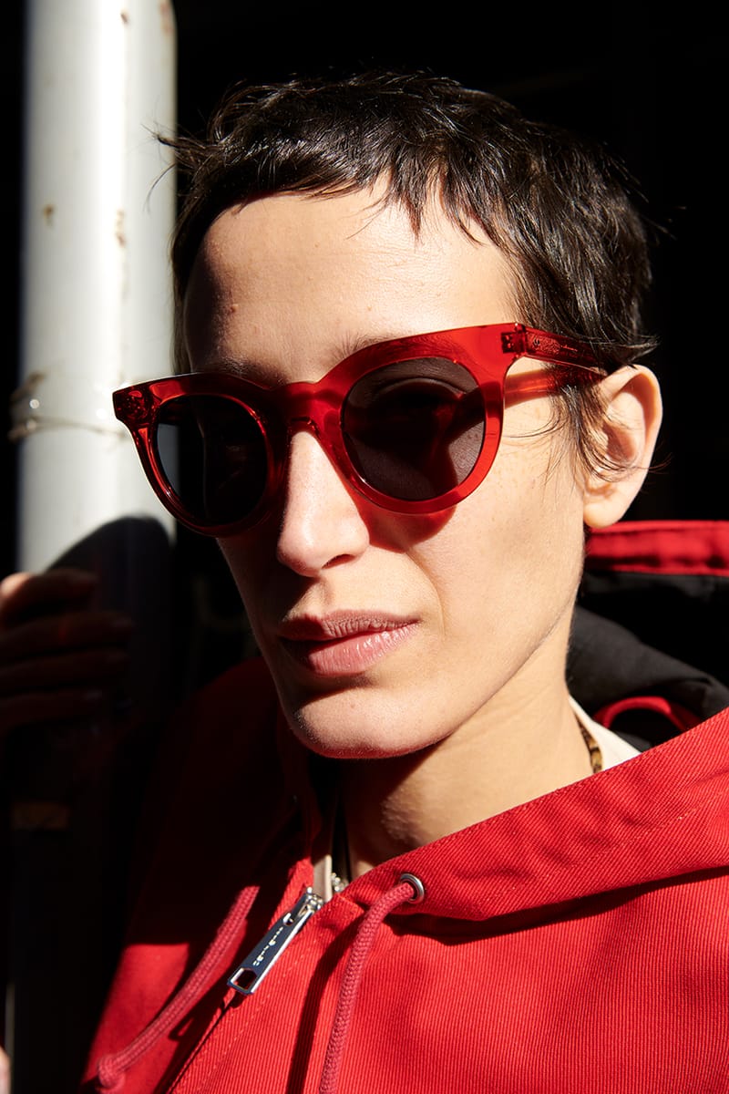 サン バディーズ x カーハート WIP によるコラボサングラスが登場