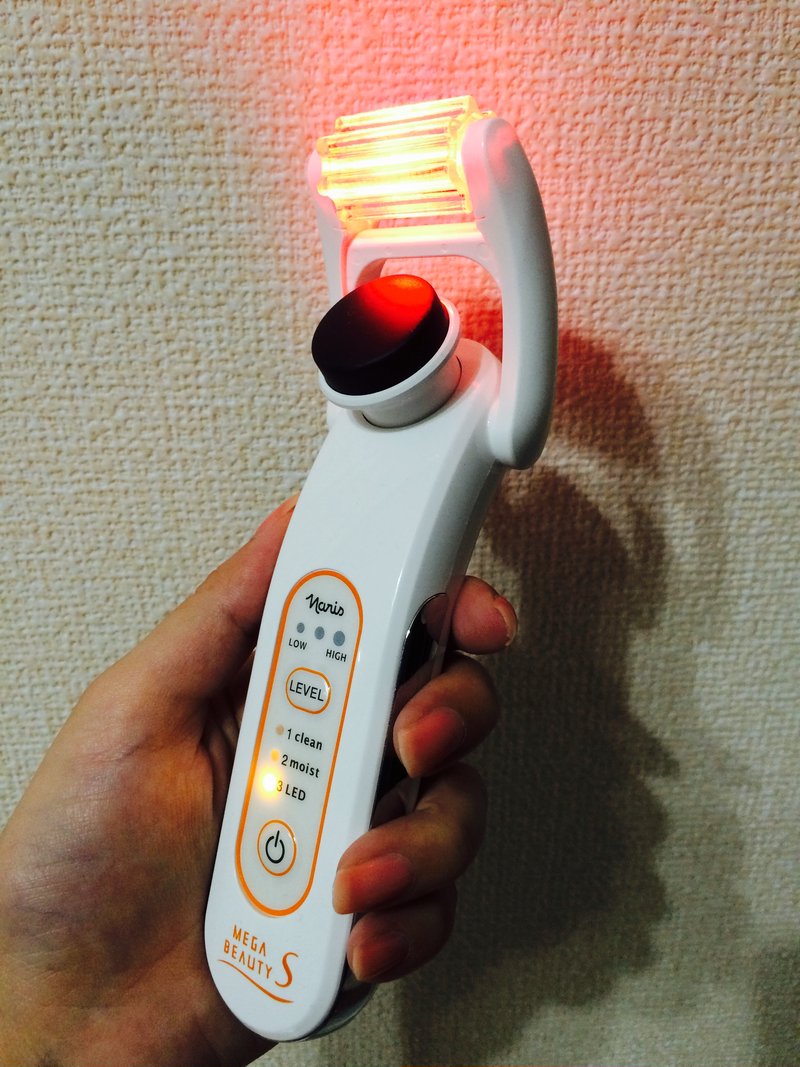 お手軽で便利！ 『ナリス』の美顔器で美肌習慣！ | MORE