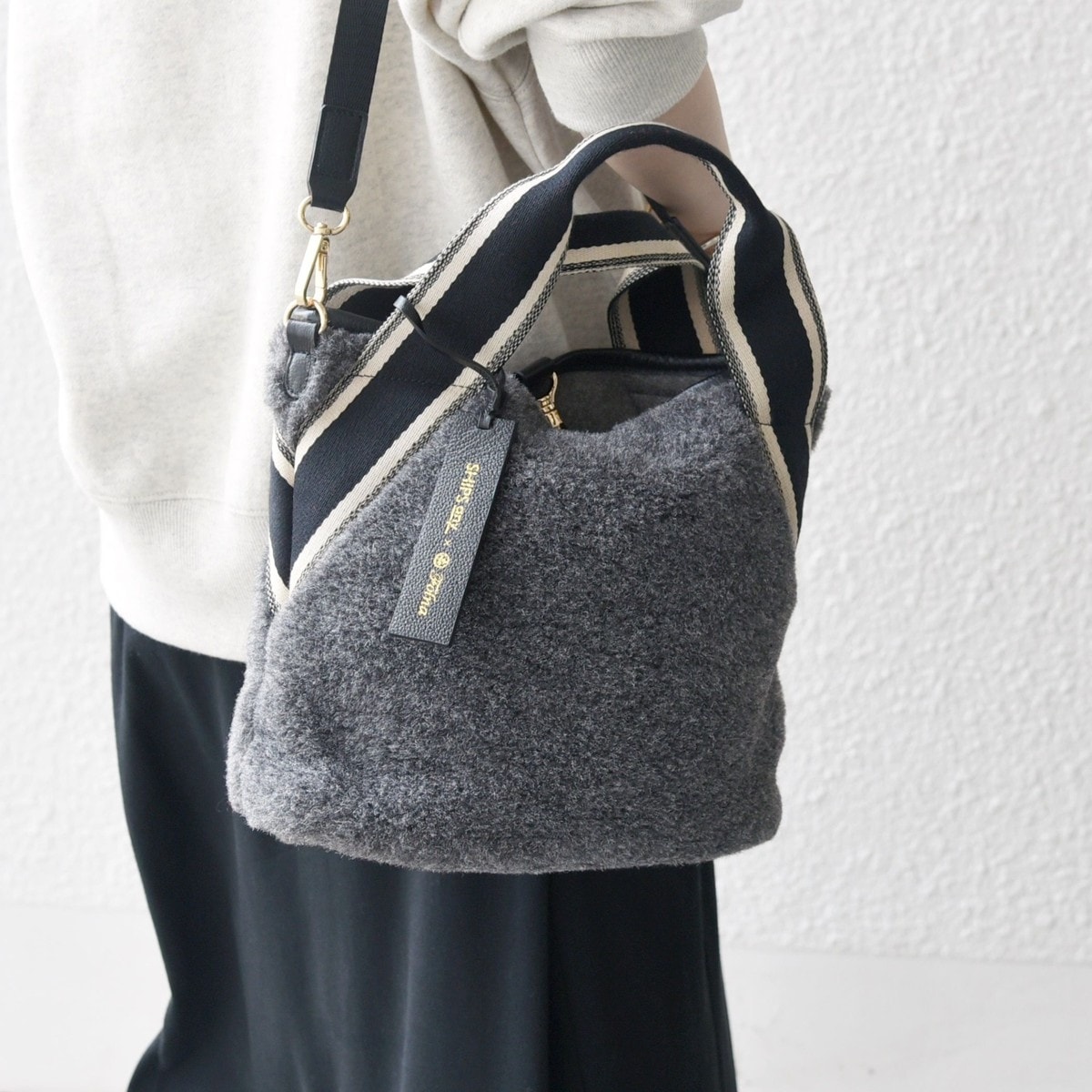 SHIPS any別注】Folna: 2WAY ライン リバーシブル ショルダー バッグ