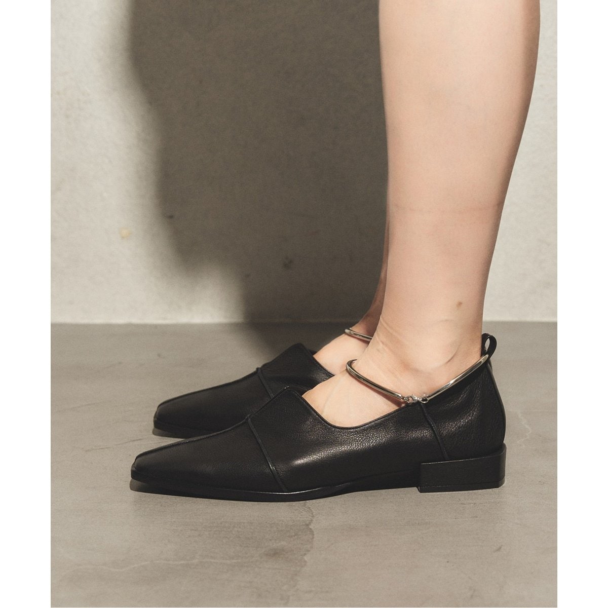 予約》GRISE レザースクエアクロスシームアンクルフラット | ルタロン