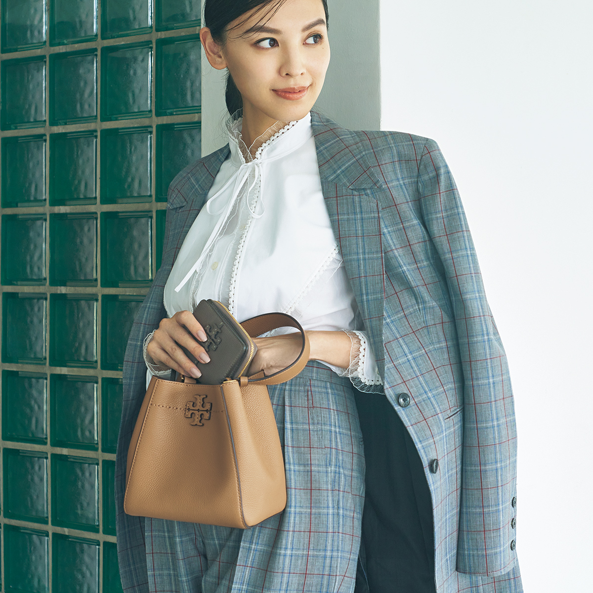 可愛いけどエレガント／トリー バーチのアクセントとしてのバケット