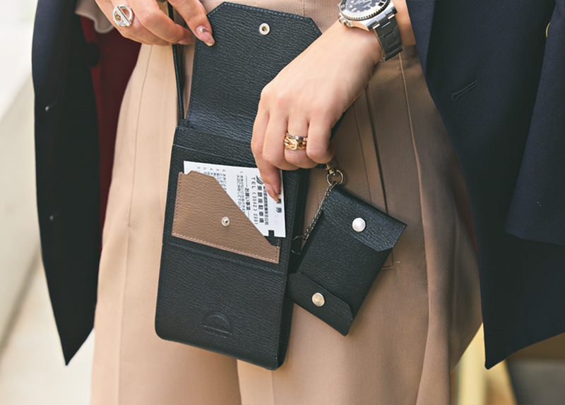 ママたちに人気！手ぶら上手になれる【ショルダーウォレット】 | VERY