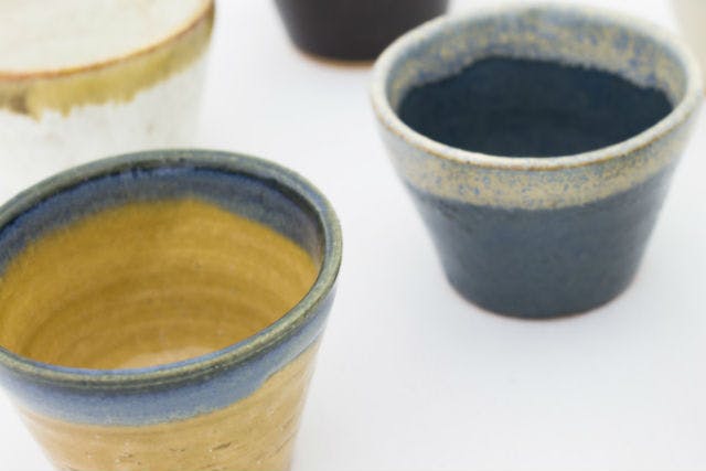 東大阪・陶芸体験】土をカタチにする熱中体験。自分のサインを入れられ