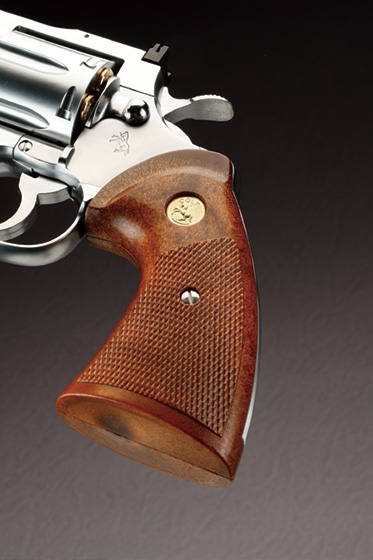 モダンな6インチのステンレスフィニッシュが初登場「タナカ コルト