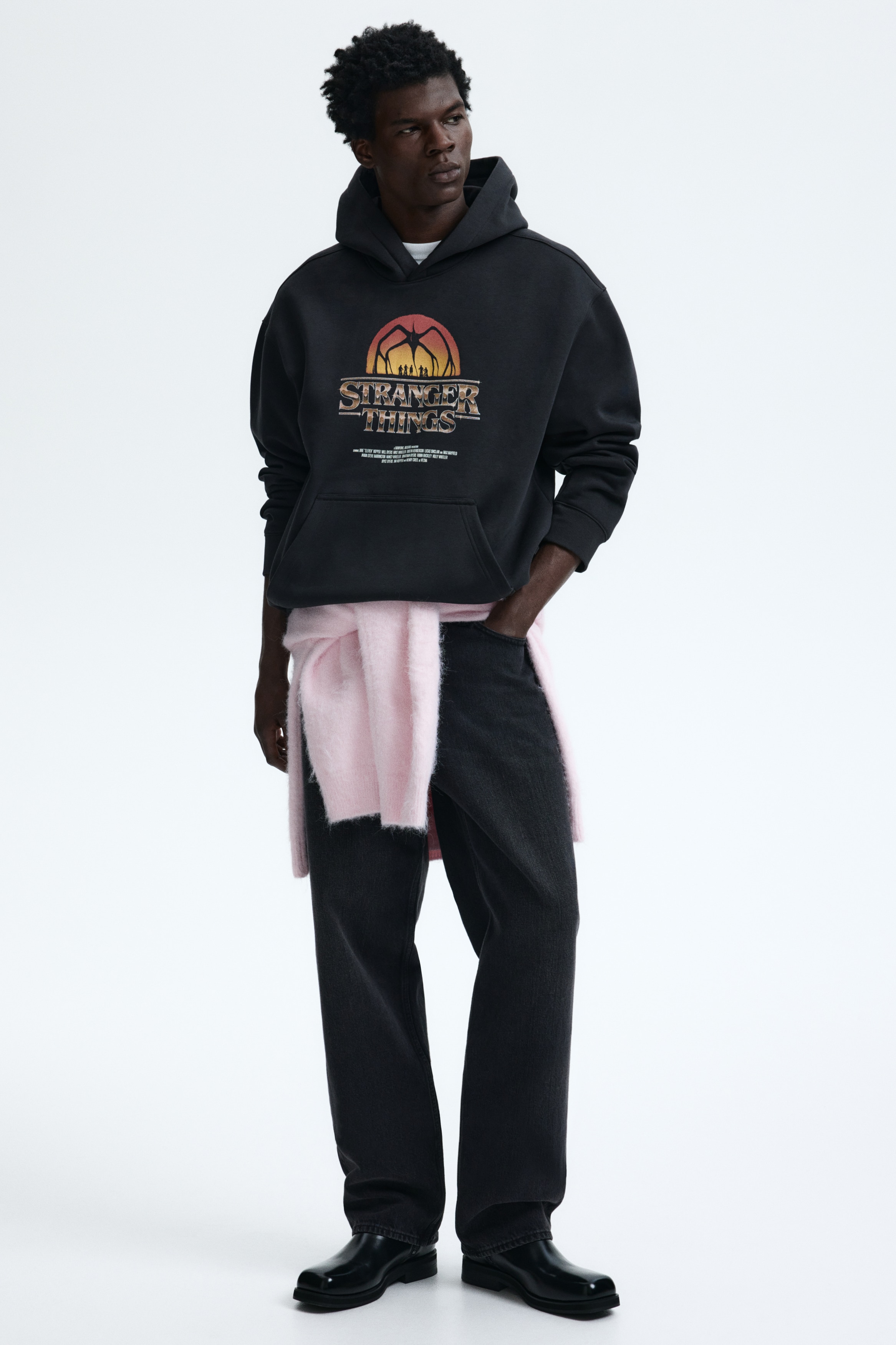 ルーズフィットスウェットパーカ - ブラック／ストレンジャー