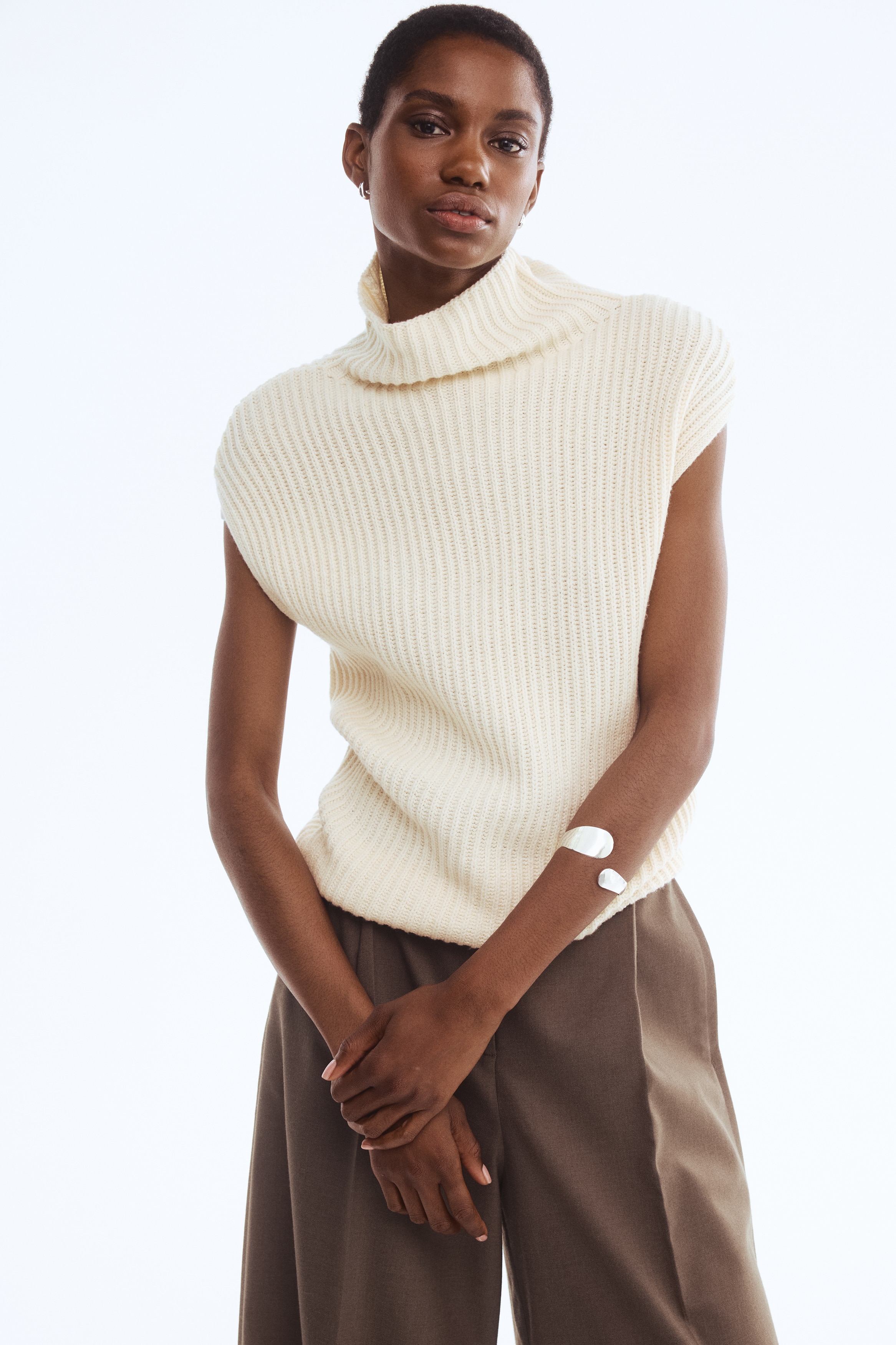 H&M Wool-Blend Mock Turtleneck Sweater Vest at Foxvalley Mall in