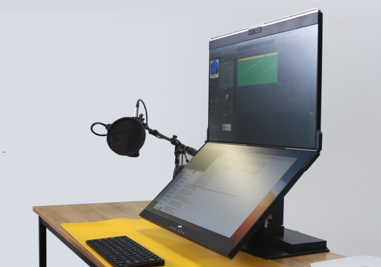 ディスプレイを縦に2つ並べて作業効率をアップ！ ― 24インチx2構成の