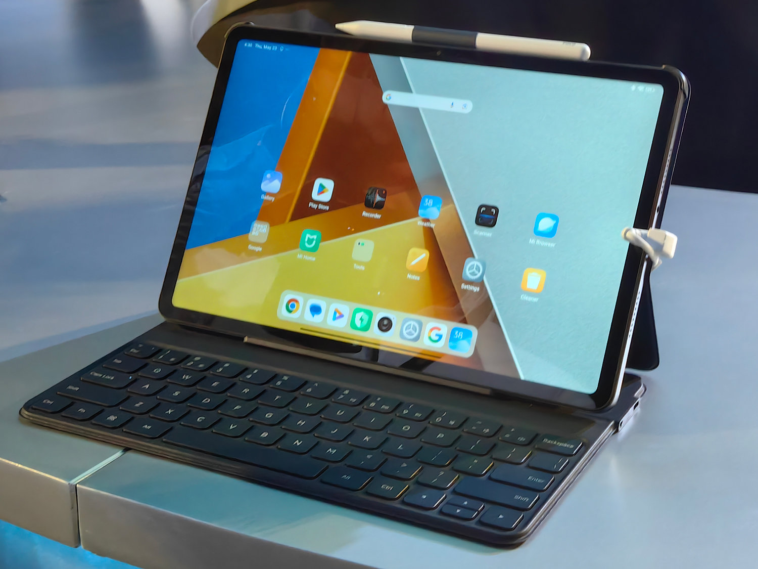 高コスパの「POCO Pad」、海外では日本未発売のスタイラスやキーボード