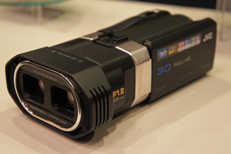 フルHDで3D撮影、5倍ズームレンズ搭載の2眼「3D Everio」 - ITmedia NEWS
