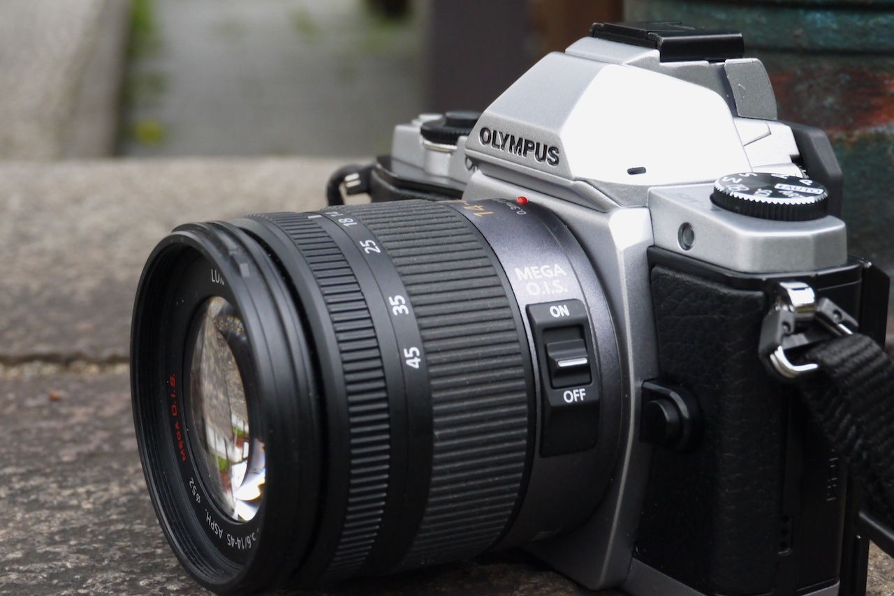 OLYMPUS OM-D E-M5」第5回――マイクロフォーサーズの楽しさはレンズ交換
