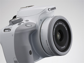 キヤノン初」 EOS Kiss X7にホワイトモデル - ITmedia NEWS