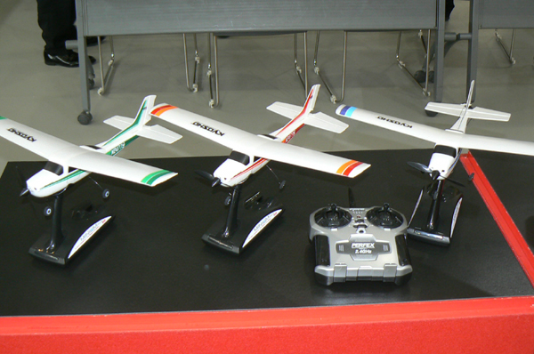 室内R/C飛行機「ミニュームプレーン」、京商が満を持して投入：手軽な