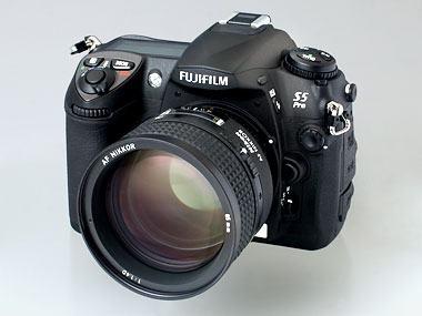 美しい肌の色にこだわりました――「FinePix S5 Pro」開発者インタビュー