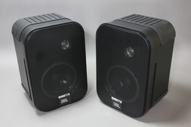 定番スピーカーはどう変わった？ JBL「CONTROL ONE」を聴く：野村