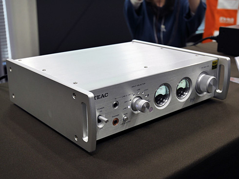 ティアック、来春発売のDAC兼プリメインアンプ「AI-503」をポタフェス