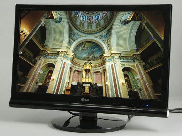 LGのフルHD液晶ディスプレイ注目機種――120Hz駆動の「W2363D-PF」と超解