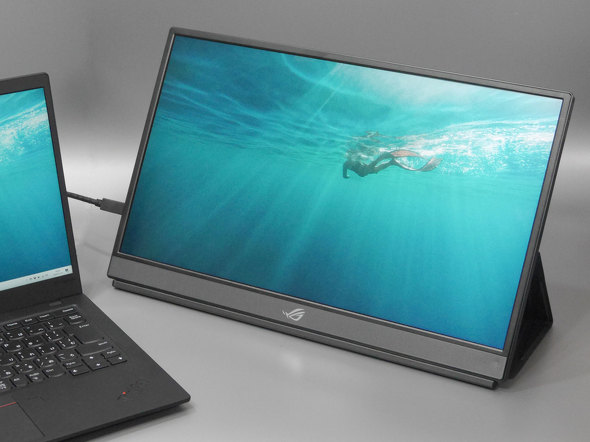 大迫力の17.3型モバイルディスプレイ、ASUS「ROG Strix XG17AHPE」を