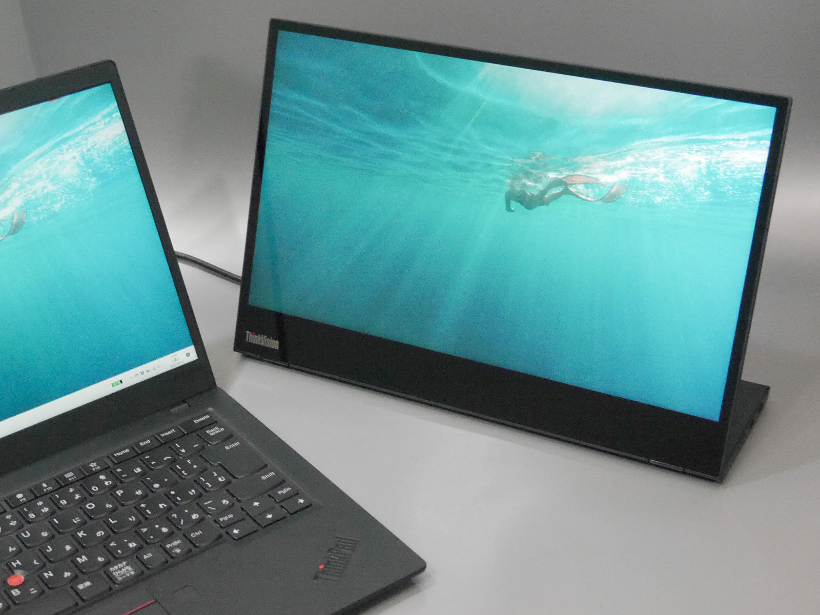 レノボのペン付き14型モバイル液晶「ThinkVision M14t」はどんな用途に