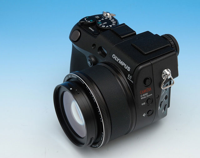 デジタルならではの多彩な絵作りができるハイエンド800万画素5倍ズーム