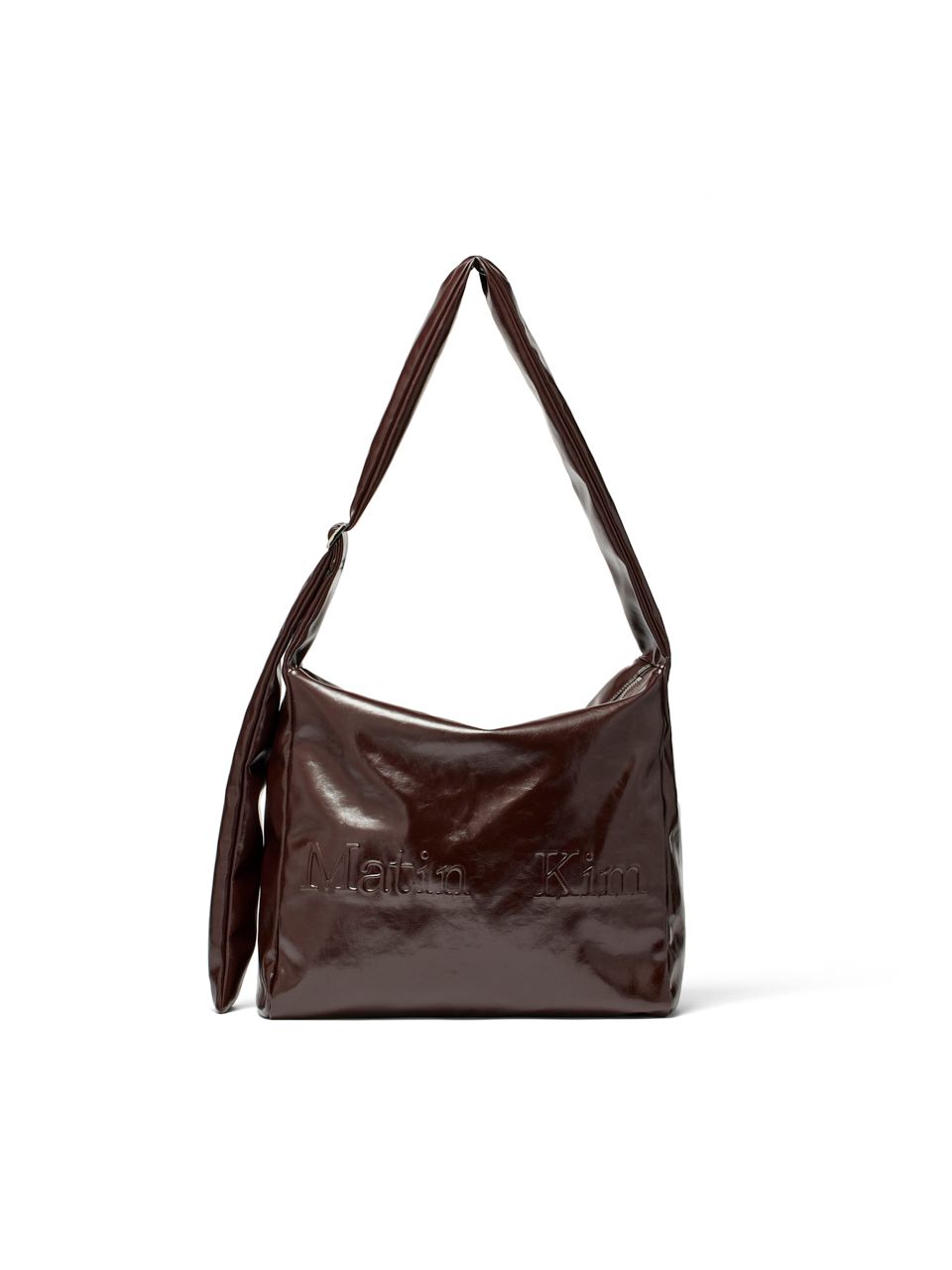 MUSINSA公式 | MATIN KIM EMBOSSED LOGO LEATHER SHOULDER BAG IN BURGUNDY