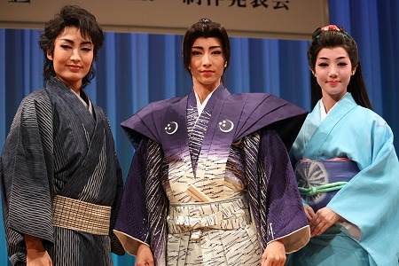 宝塚が誇るトリデンテ」、雪組自信の2本立て！ | チケットぴあ[演劇