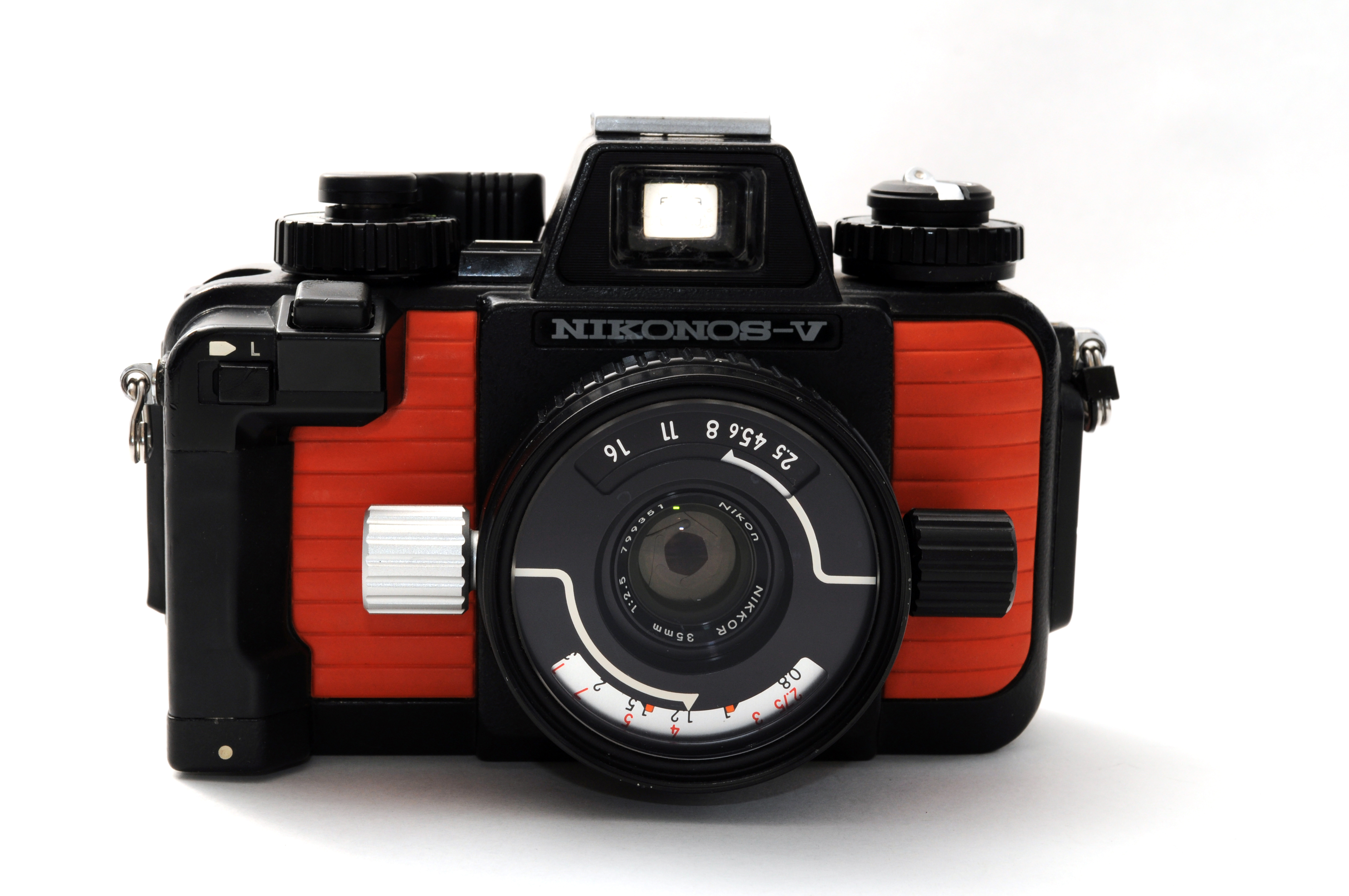 ニコン Nikon NIKONOS-V + 35mm 単焦点付き防水カメラ Nikonos V