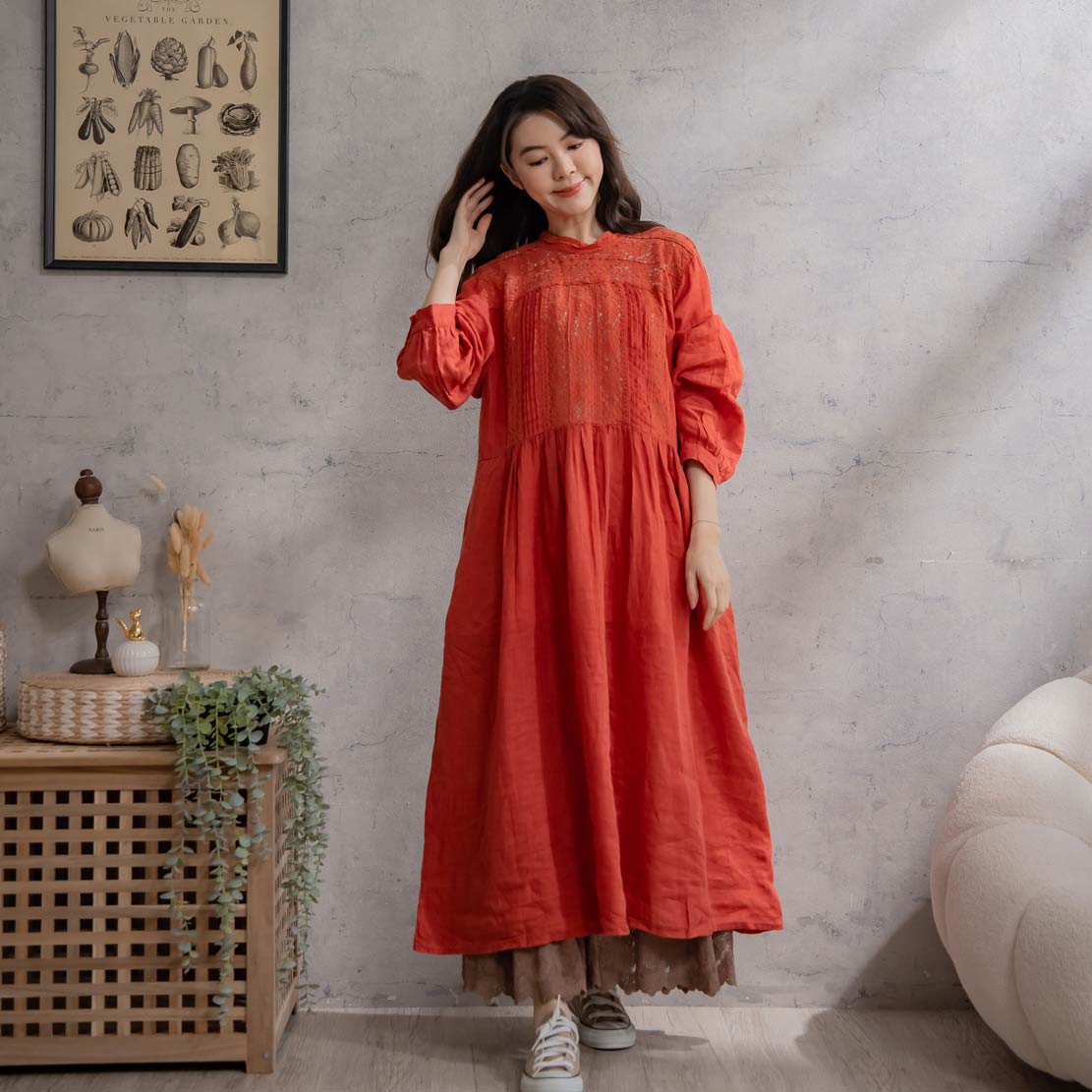 楽天市場】ワンピース「レッドの大胆な色彩が印象的な長袖刺繍レース