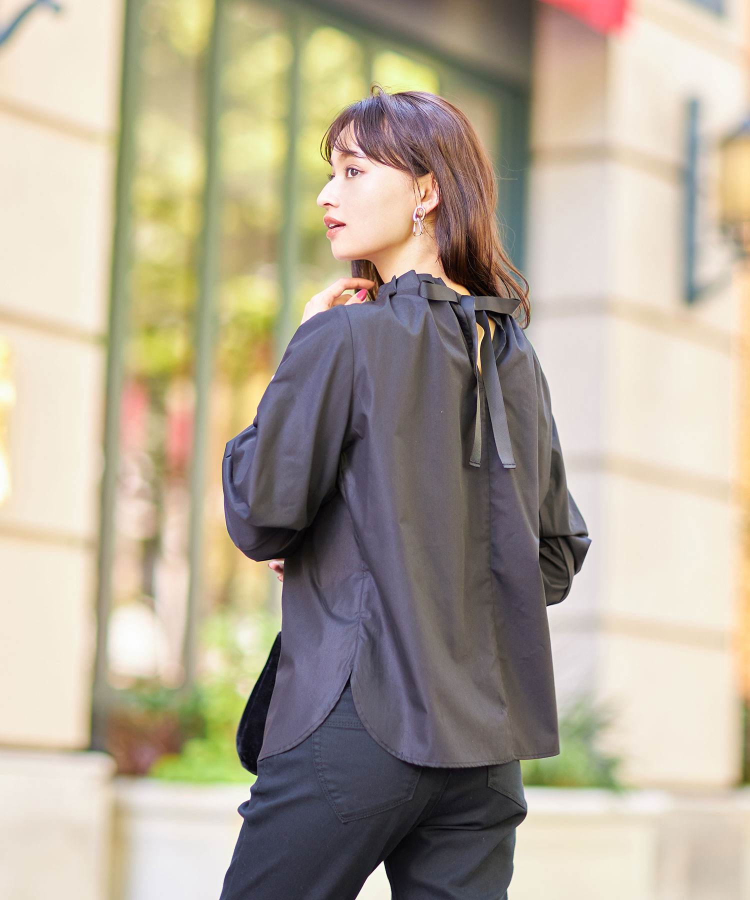 パールネックブラウス