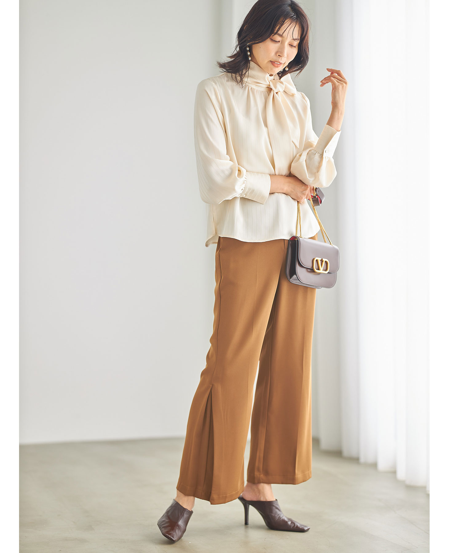 ボウタイストライプブラウス