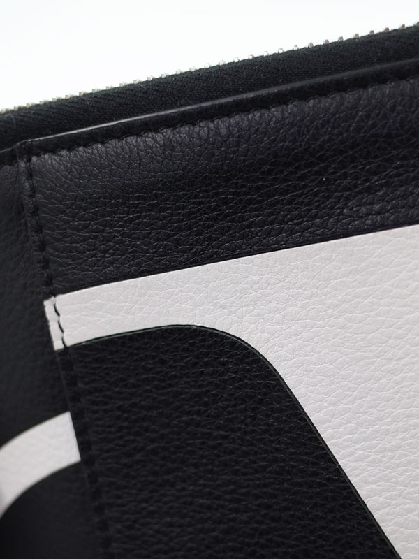 VALENTINO GARAVANI】ヴァレンティノガラヴァーニ『Vロゴ クラッチ