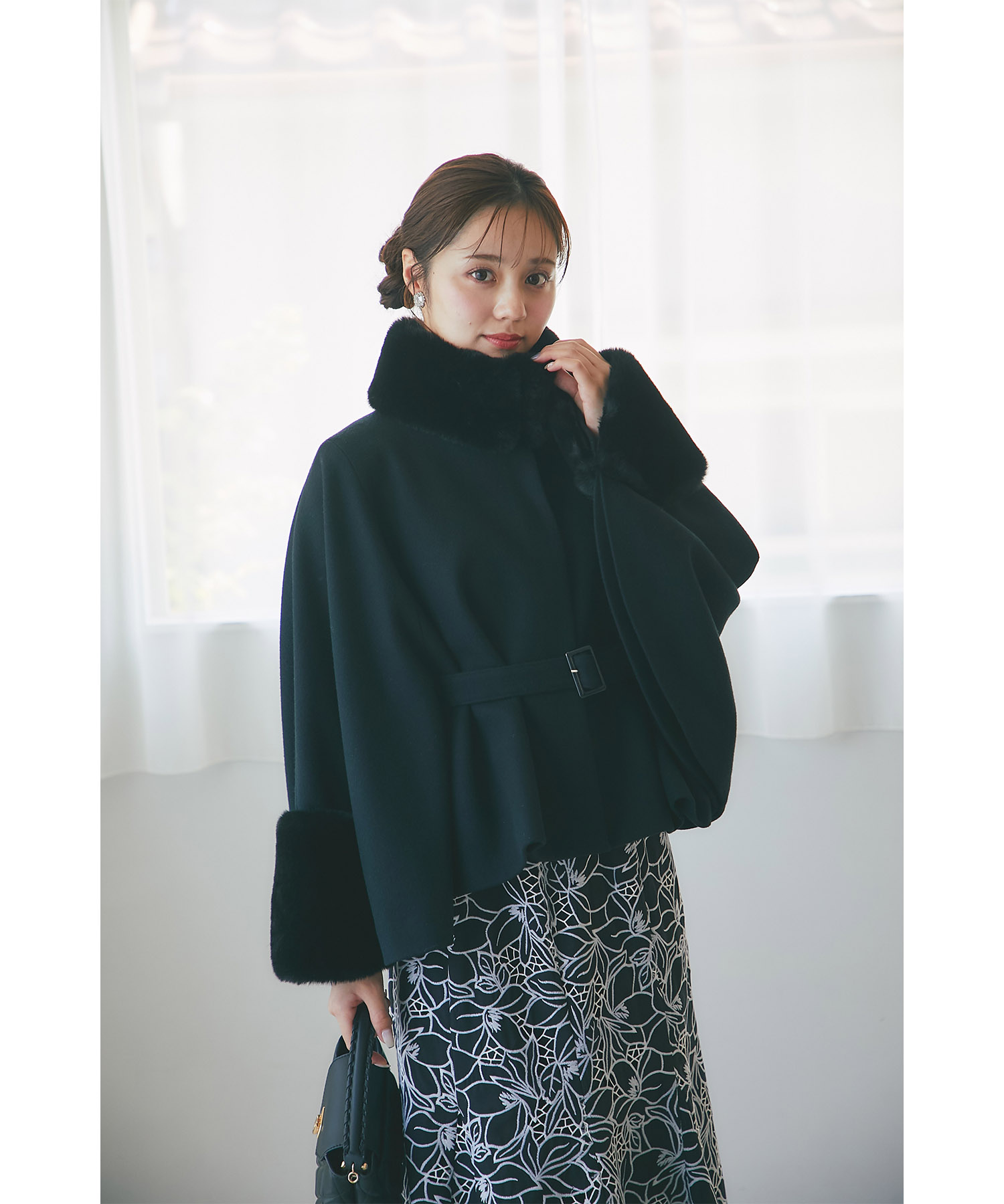 2WAYファー＆ベルト付きケープライクコート