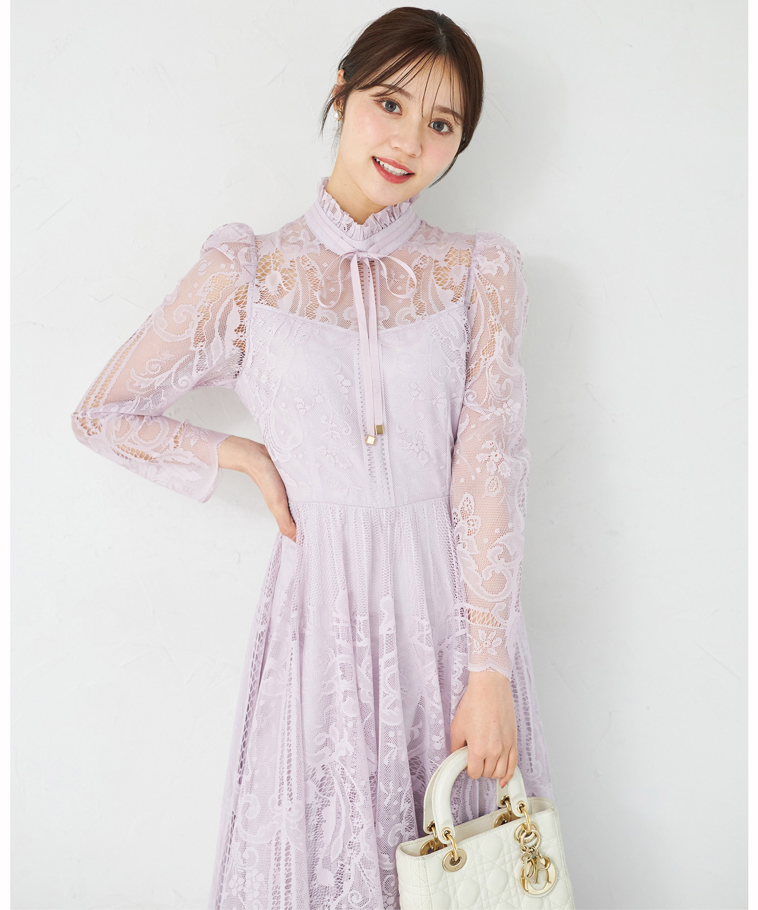 高貴な雰囲気で華やぐリボン付きパネル柄総レースワンピース