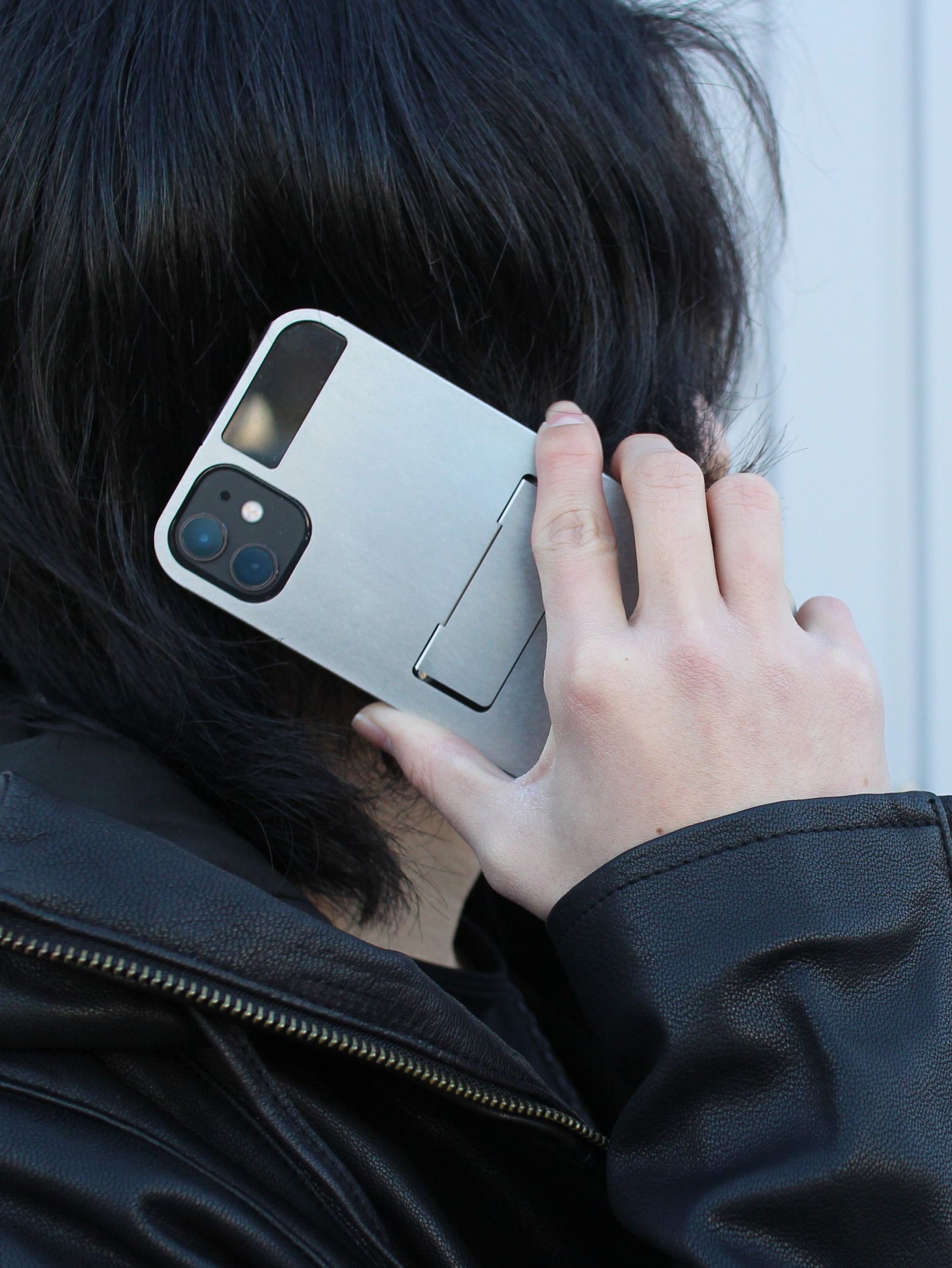 SNSでも話題！なかむさんが選んだCLAUSTRUMのiPhoneケースの魅力