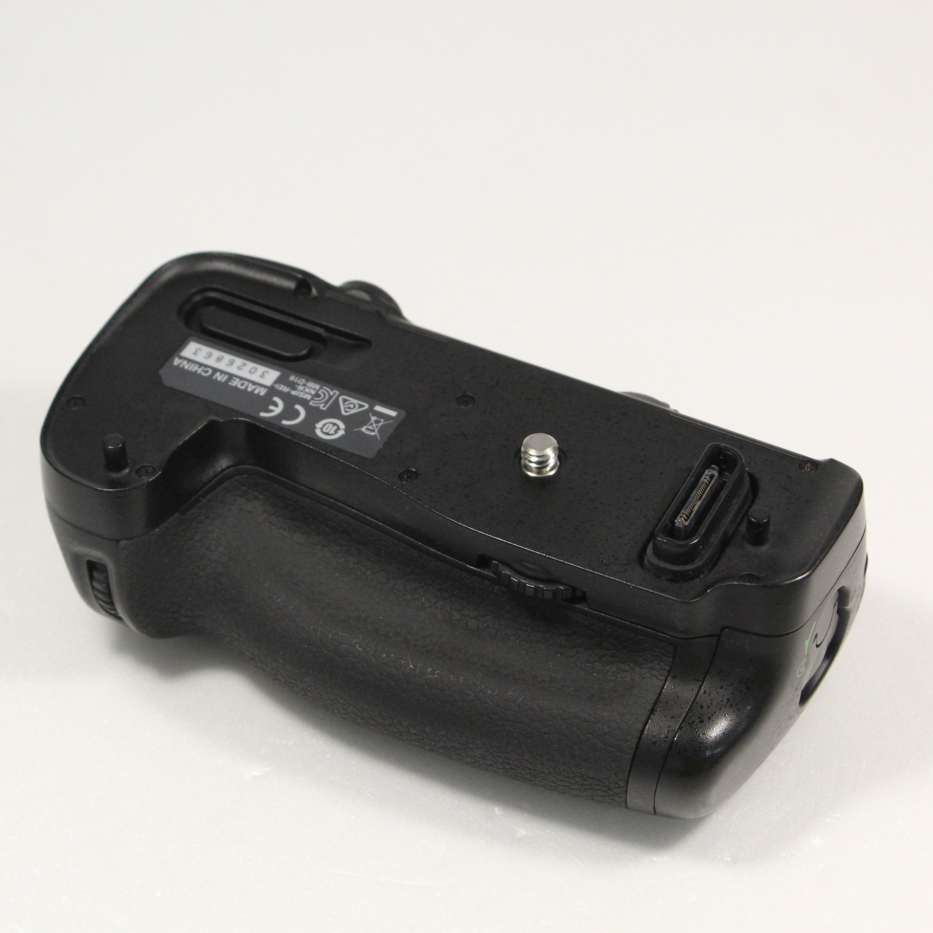 中古】MB-D16 (Nikon D750用バッテリーパック) [2133036720463