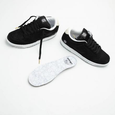 国内8月22日/25日発売予定】メディコム トイ × ナイキ SB ダンク ロー