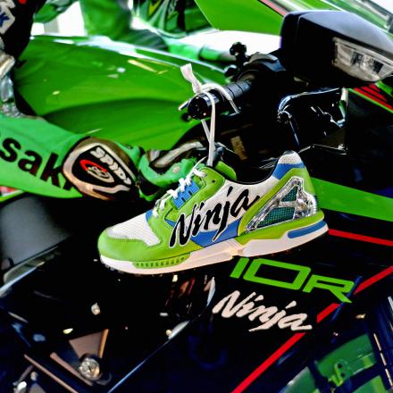 国内4月14日発売予定】カワサキ × アディダス オリジナルス 