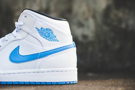 ナイキ エアジョーダン1 ミッド ホワイト/ブラック-レジェンド ブルー