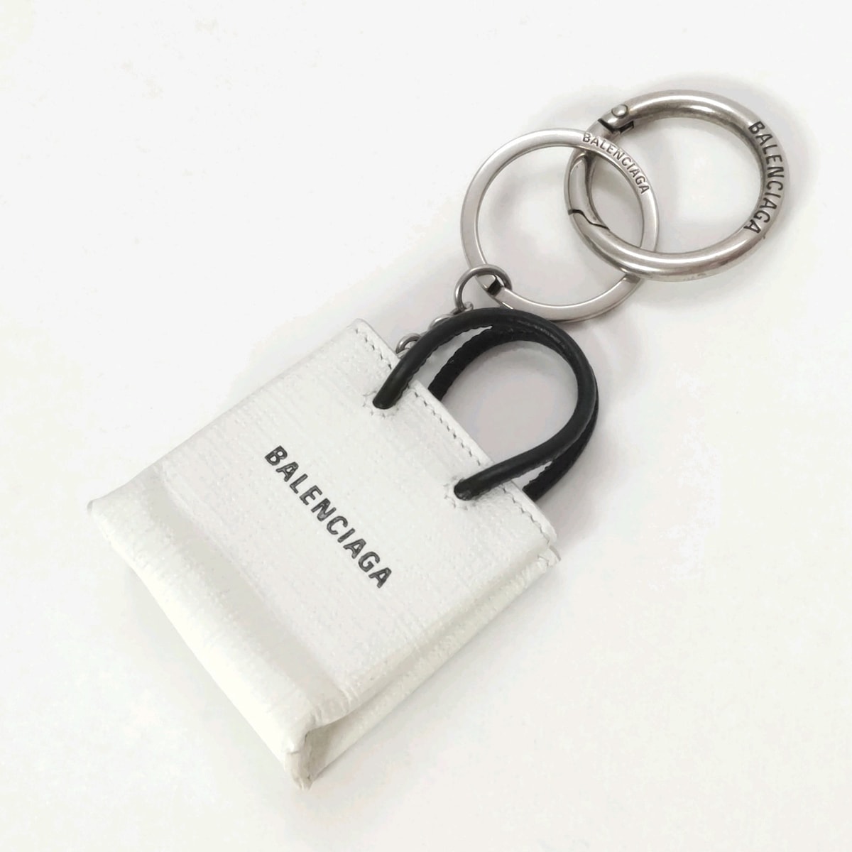 バレンシアガ/キーホルダー(チャーム)/白×黒の買取実績【ブランディア】