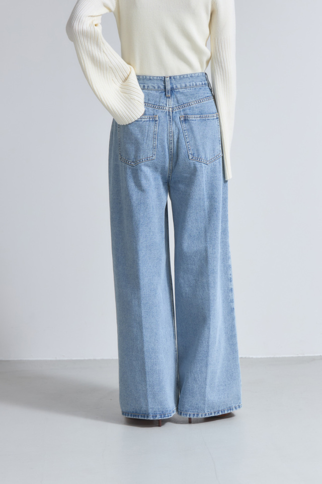 センタープレスタックワイドデニムパンツ