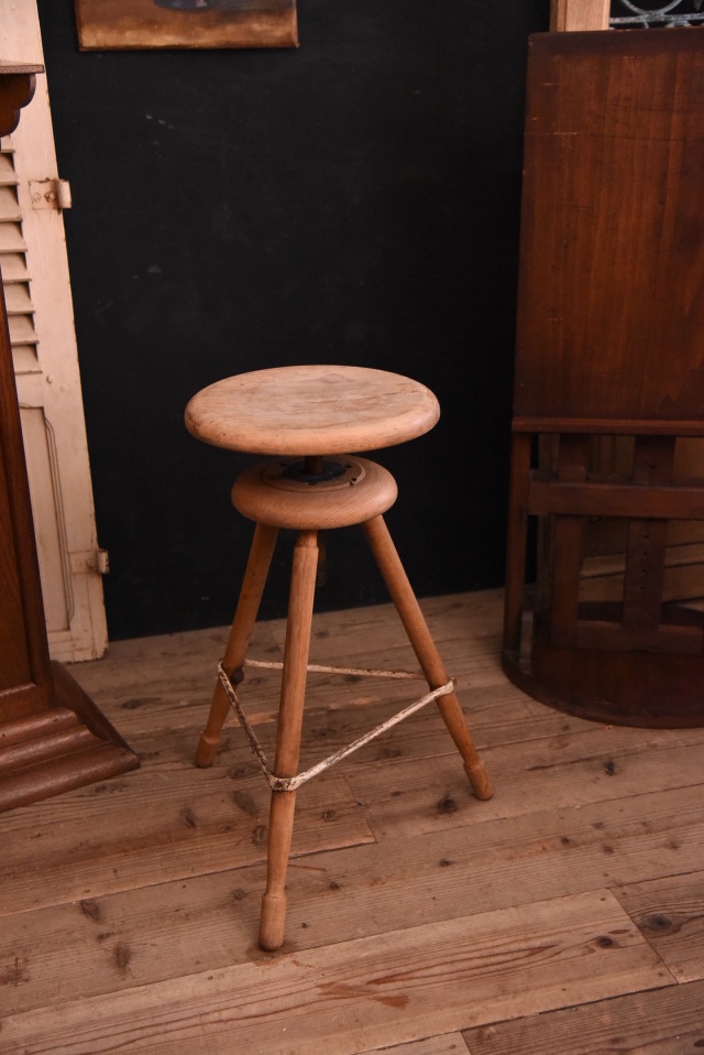 風合いあるアトリエスツール