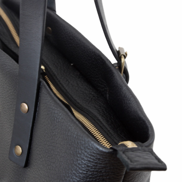 Ain Soph セカンドレーベル】ブラックシリーズ 撥水レザートートバッグ