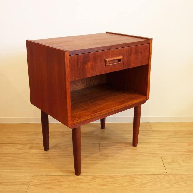 ヴィンテージのナイトテーブル チーク｜北欧家具通販・アンバーデザイン