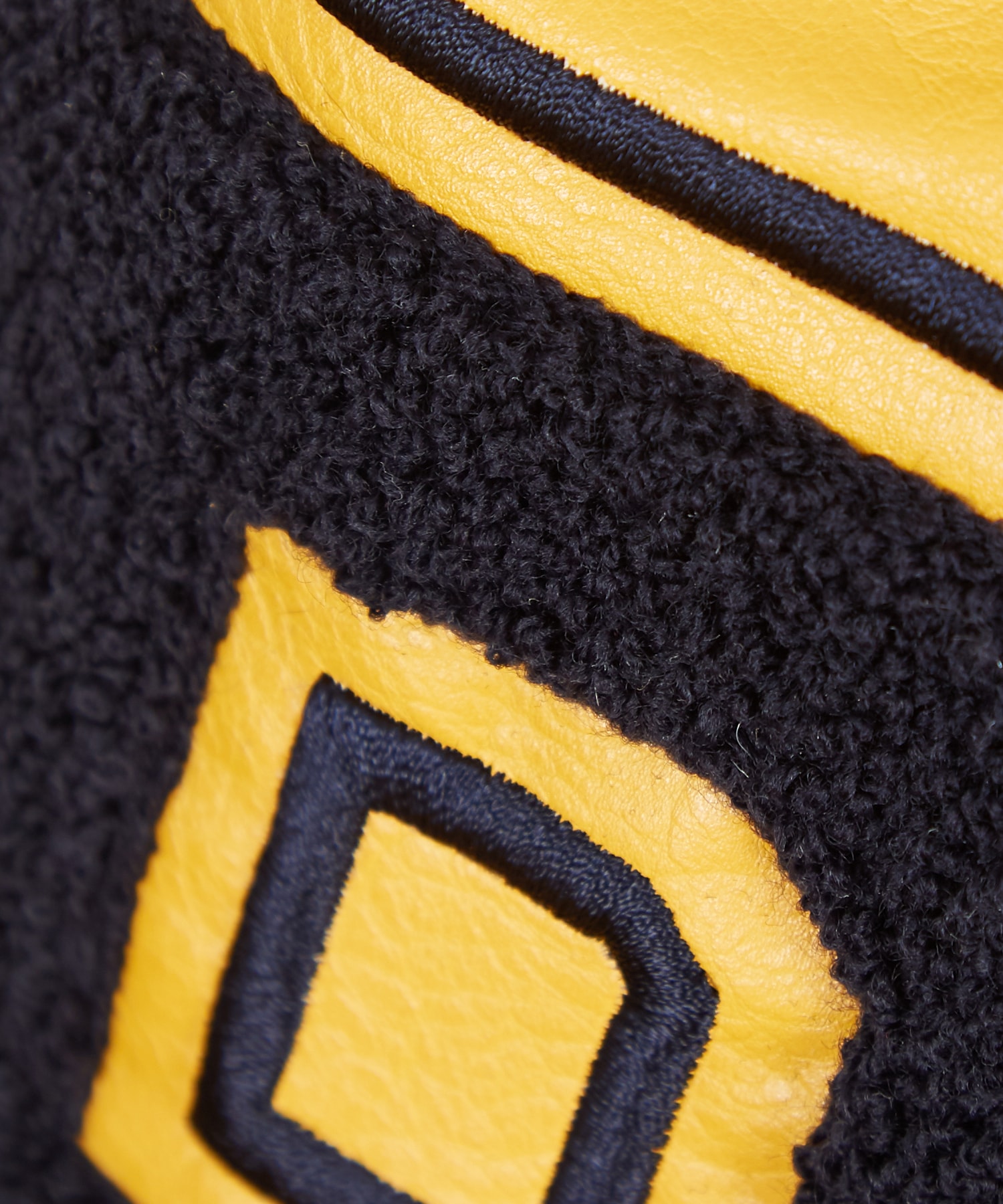 チェーンステッチ刺繍サガラワッペンウール＆合成皮革切替キルティング