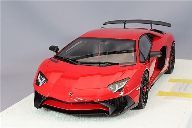 アイドロン 1/18 ランボルギーニ アヴェンタドール LP750-4 SV 2015