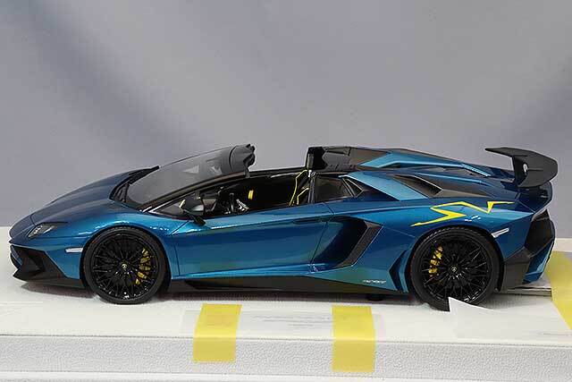 アイドロン 1/18 ランボルギーニ アヴェンタドール LP750-4 SV